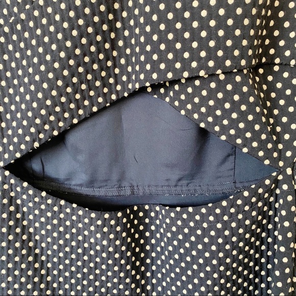 ❤️HP❤️ BANANA REPUBLIC navy dot peplum cutout top8 - Picture 5 of 8